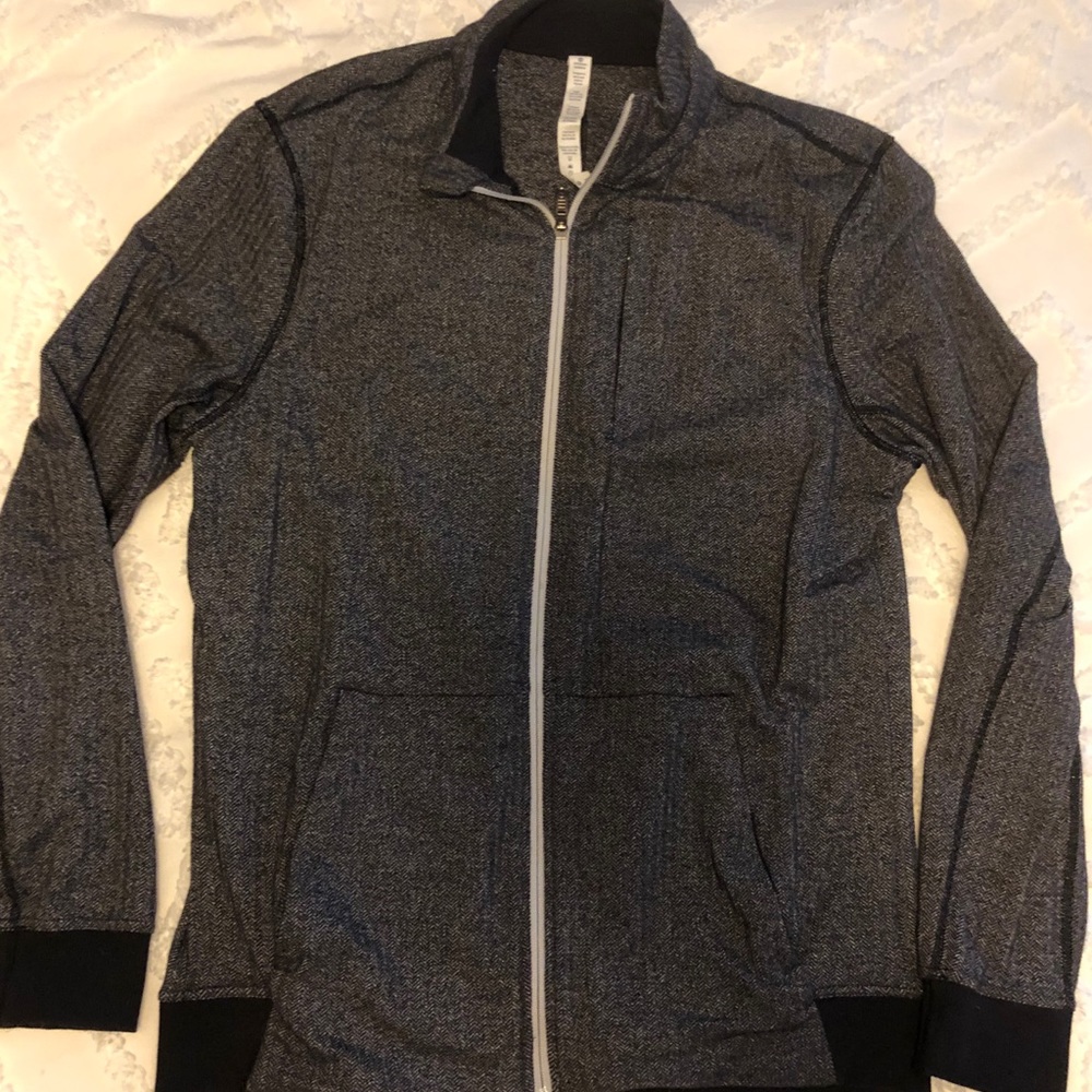 Lululemon XL jacket. Excellent condition.